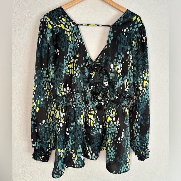 Torrid Green Silky Wrap Top Long Sleeve Watercolor Bow Celestial Artsy Size 1X - Picture 6 of 7